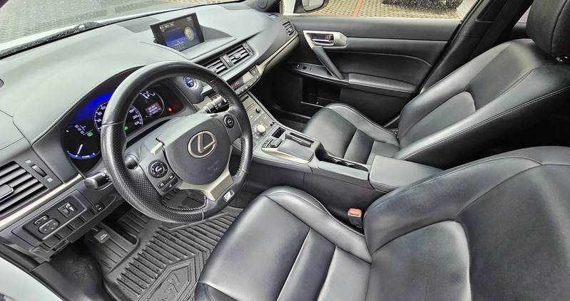 Lexus CT cena 62000 przebieg: 115000, rok produkcji 2016 z Rzeszów małe 137